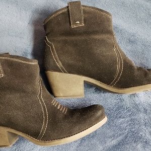 Clark's 10 black suede western style booties